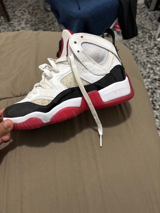Zapatos Jordan Niños Talla 37.5  Precio negociable