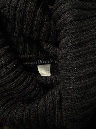 Jersey negro cuello alto