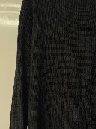 Jersey negro cuello alto