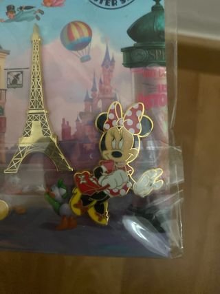 Disneyland Paris Pins Set
