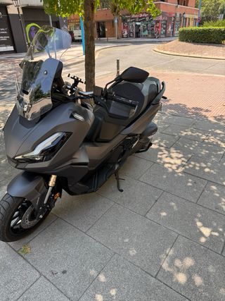 Honda ADV 350 Maxiscooter Automática