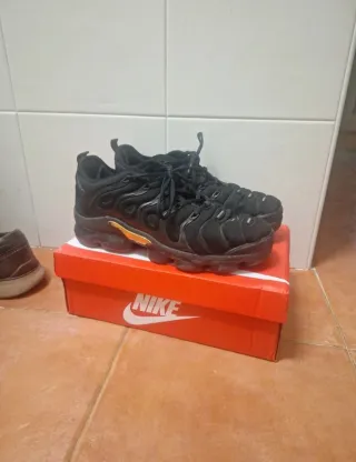 Nike Air VaporMax Plus Negro/Dorado
