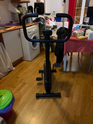 Bicicleta estática essential negra