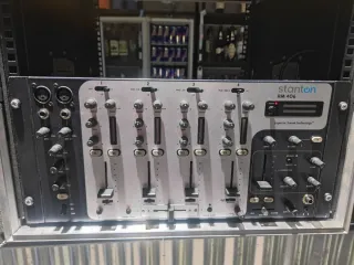 Mesa de mezclas Stanton RM 406