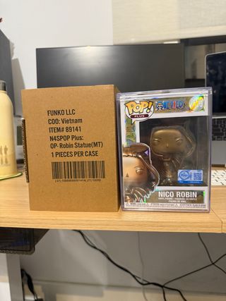 Funko Pop Plus! Robin 2179 One Piece