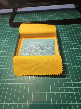 Tarjetero Goyard Beige y Azul