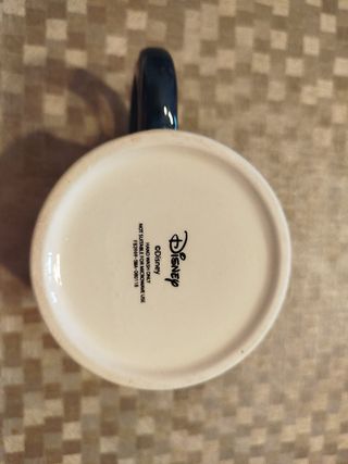 Taza blanca con diseño rosa