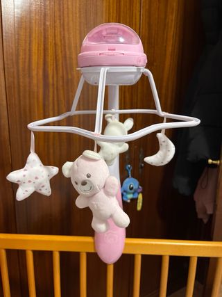 Carrusel musical para cuna rosa