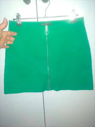 Minifalda verde con cremallera