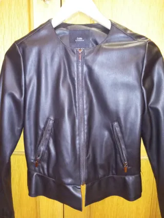 Chaqueta Zara Negra Poliéster, sin estrenar.
