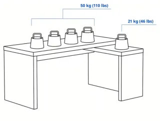 Escritorio blanco con tablero extraíble.