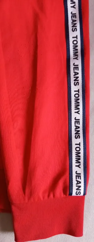 Chaqueta Roja Tommy Jeans.