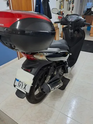 Honda SH 125i Scooter Negra