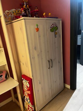 Cama casa Flexa , con mueble y escritorio.