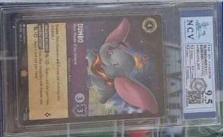 Carta Coleccionable Dumbo Lorcana Graduado NCV 9.5