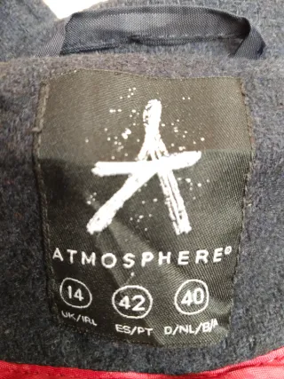 Chaqueta con capucha y botones