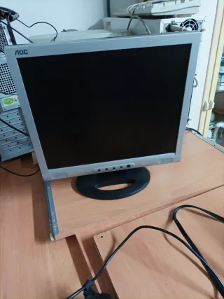 Monitor AOC 17 Plata y Negro