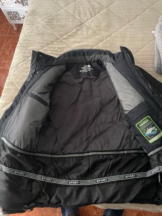 Chaqueta The North Face Impermeable Costó175