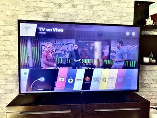 LG 49” 4K Ultra HD Smart TV – Funciona perfecta –