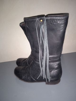 Botas de cuero negras con flecos N 32/36