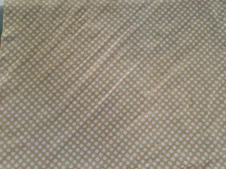 Pañuelo beige con puntos blancos