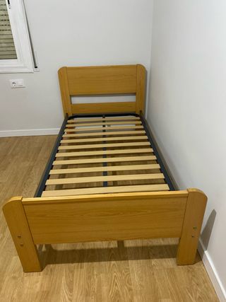 Cama individual de madera claro 90x190.