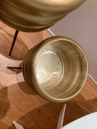 Set di vasi in metallo dorato