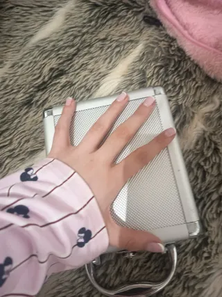 Caja metálica pequeña plateada