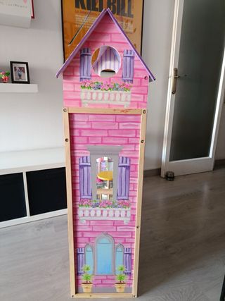 Casita de muñecas de madera