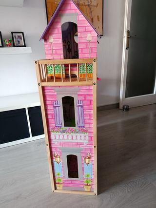 Casita de muñecas de madera