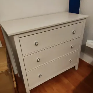 Cómoda de madera blanca Ikea