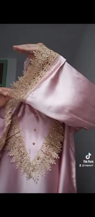 Abaya de oración rosa y dorada