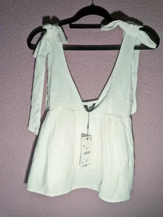 Top blanco con lazos Zara