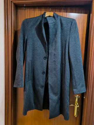Abrigo Zara gris sin uso, muy elegante