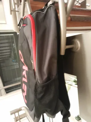 Zaino Oakley Enduro Nero e Rosso