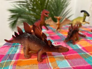 Conjunto de dinosaurios de juguete