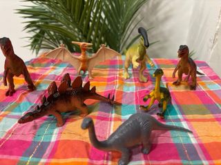 Conjunto de dinosaurios de juguete