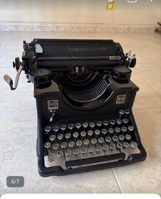 Máquina de escribir Hispano-Olivetti M40