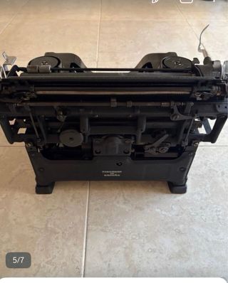 Máquina de escribir Hispano-Olivetti M40