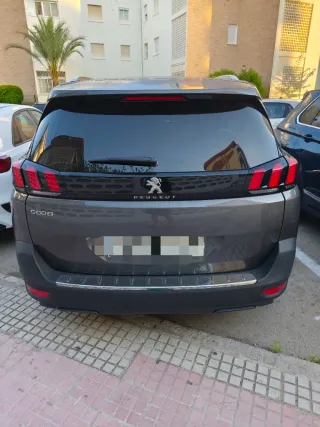 Peugeot 5008 con pocos kms y garantía oficial