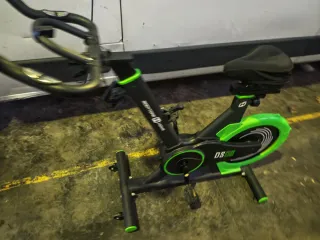 Bicicleta Estática Verde y Negra