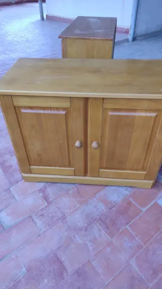 Mueble de salón de madera de pino