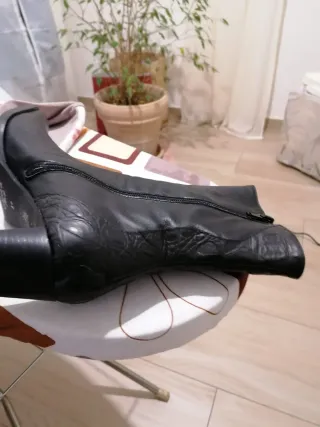 Stivali neri in pelle n. 39