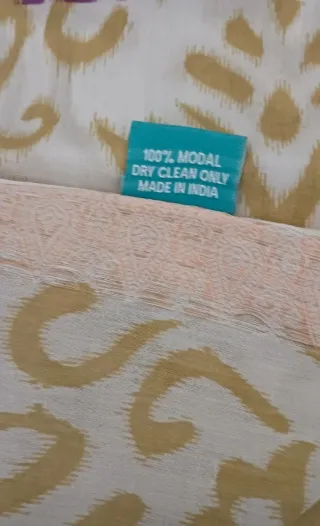 Sciarpa etnica chic con nappe