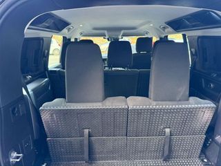 LAND-ROVER Defender 2.0 D200 SD4 SE Auto 4WD