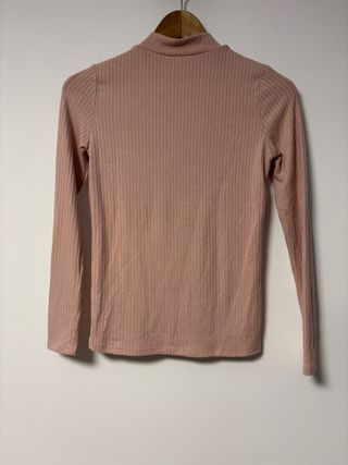 Camiseta Mango cuello alto botones hombro