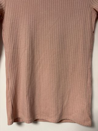 Camiseta Mango cuello alto botones hombro