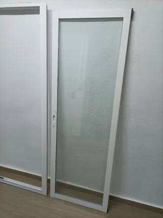 Puerta corredera aluminio blanca