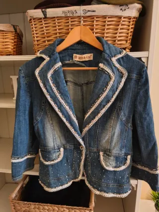 Chaqueta vaquera bordada