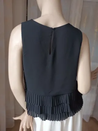 Blusa Mango Negra con Volantes